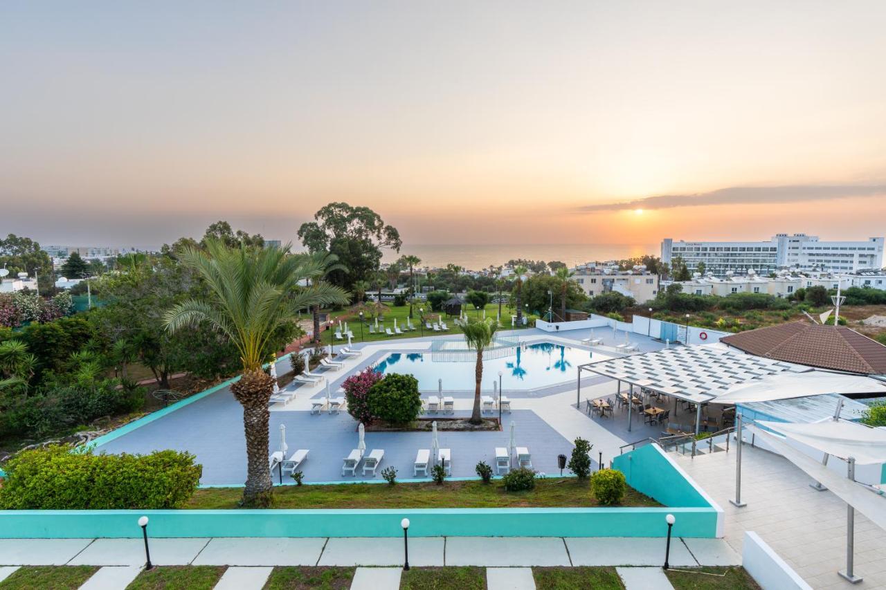 Adelais Bay Hotel Протарас Екстериор снимка