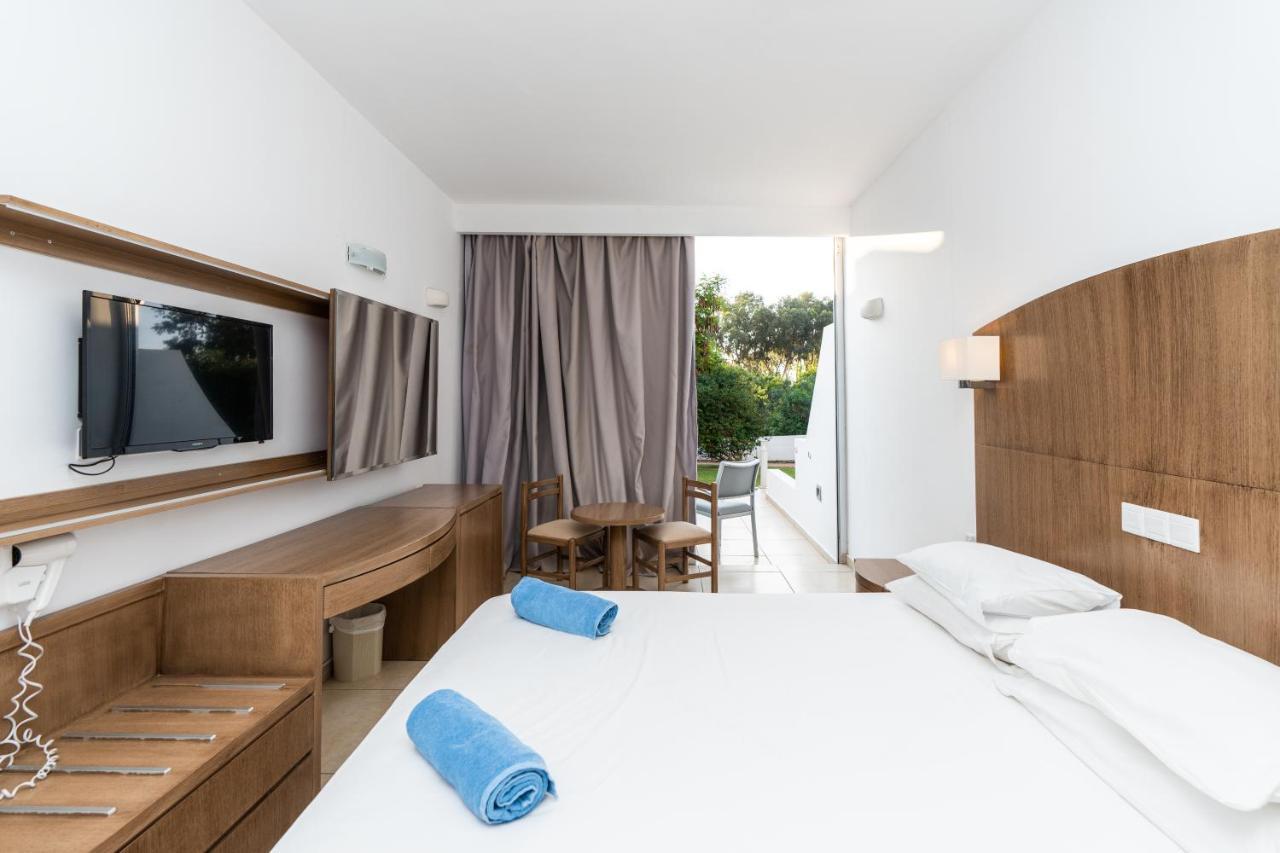 Adelais Bay Hotel Протарас Екстериор снимка