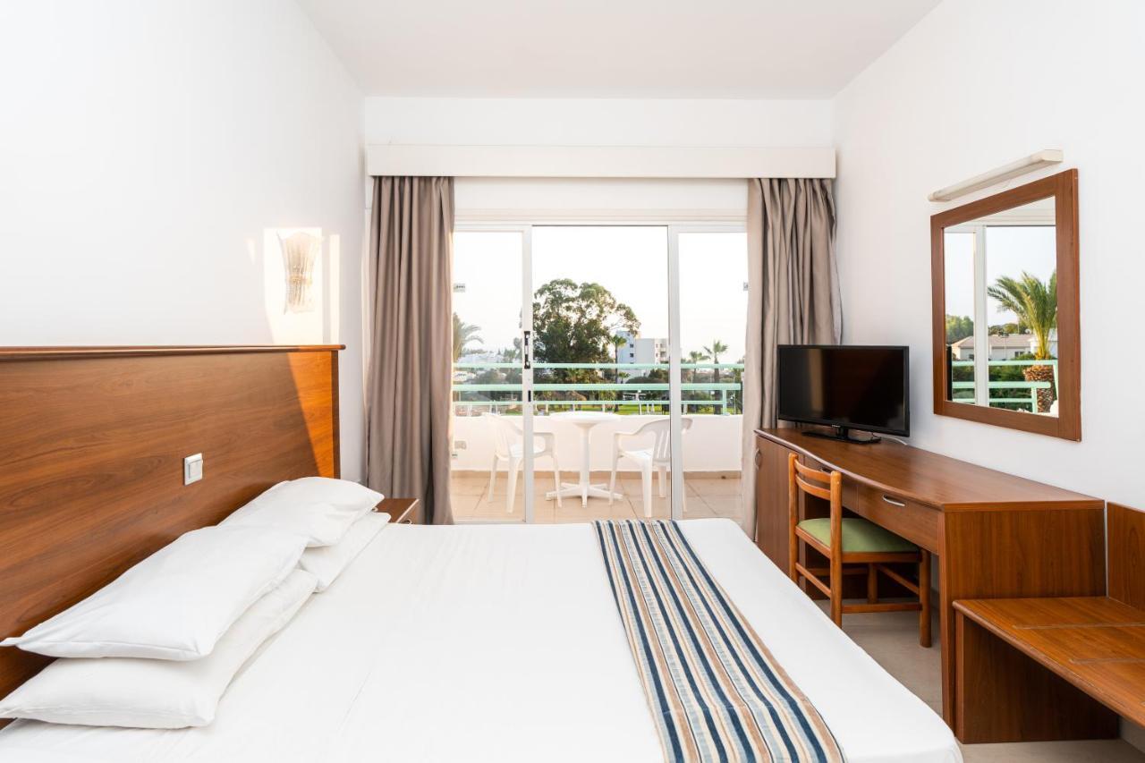 Adelais Bay Hotel Протарас Екстериор снимка