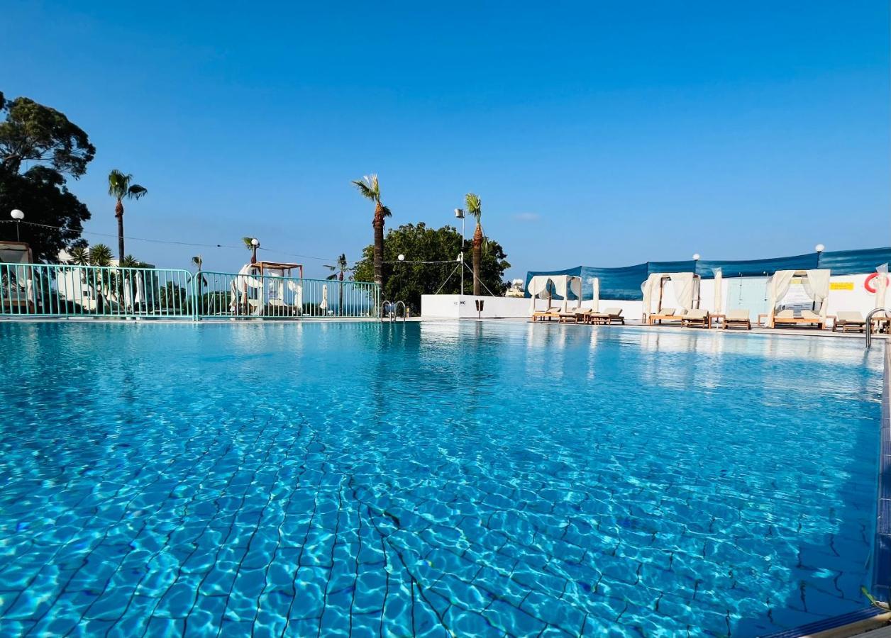 Adelais Bay Hotel Протарас Екстериор снимка