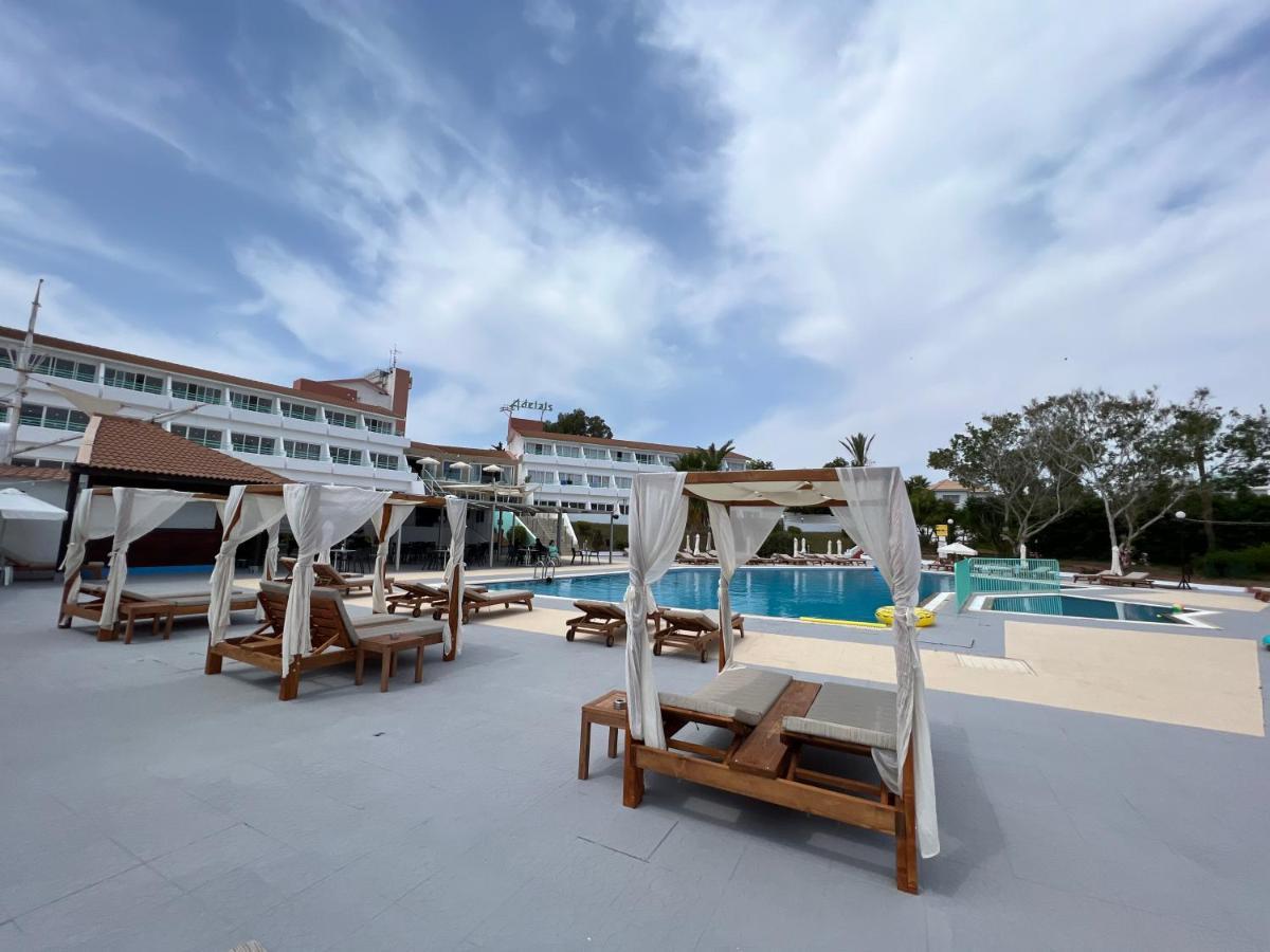 Adelais Bay Hotel Протарас Екстериор снимка