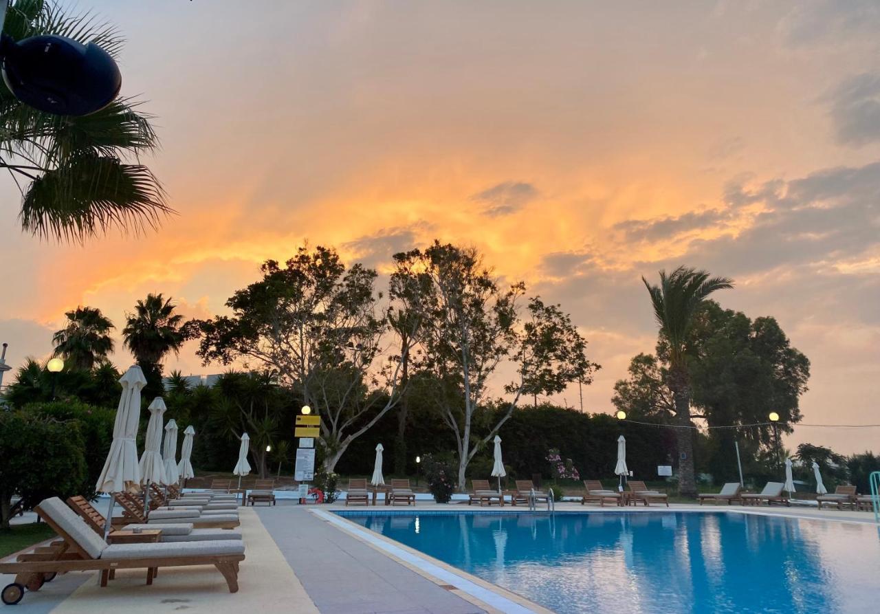Adelais Bay Hotel Протарас Екстериор снимка