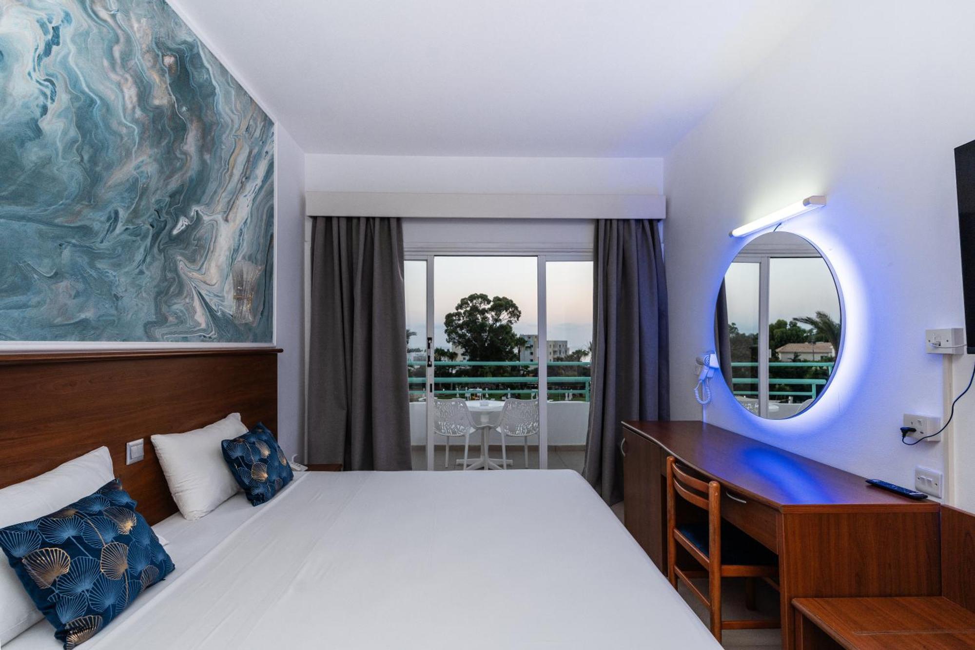 Adelais Bay Hotel Протарас Екстериор снимка