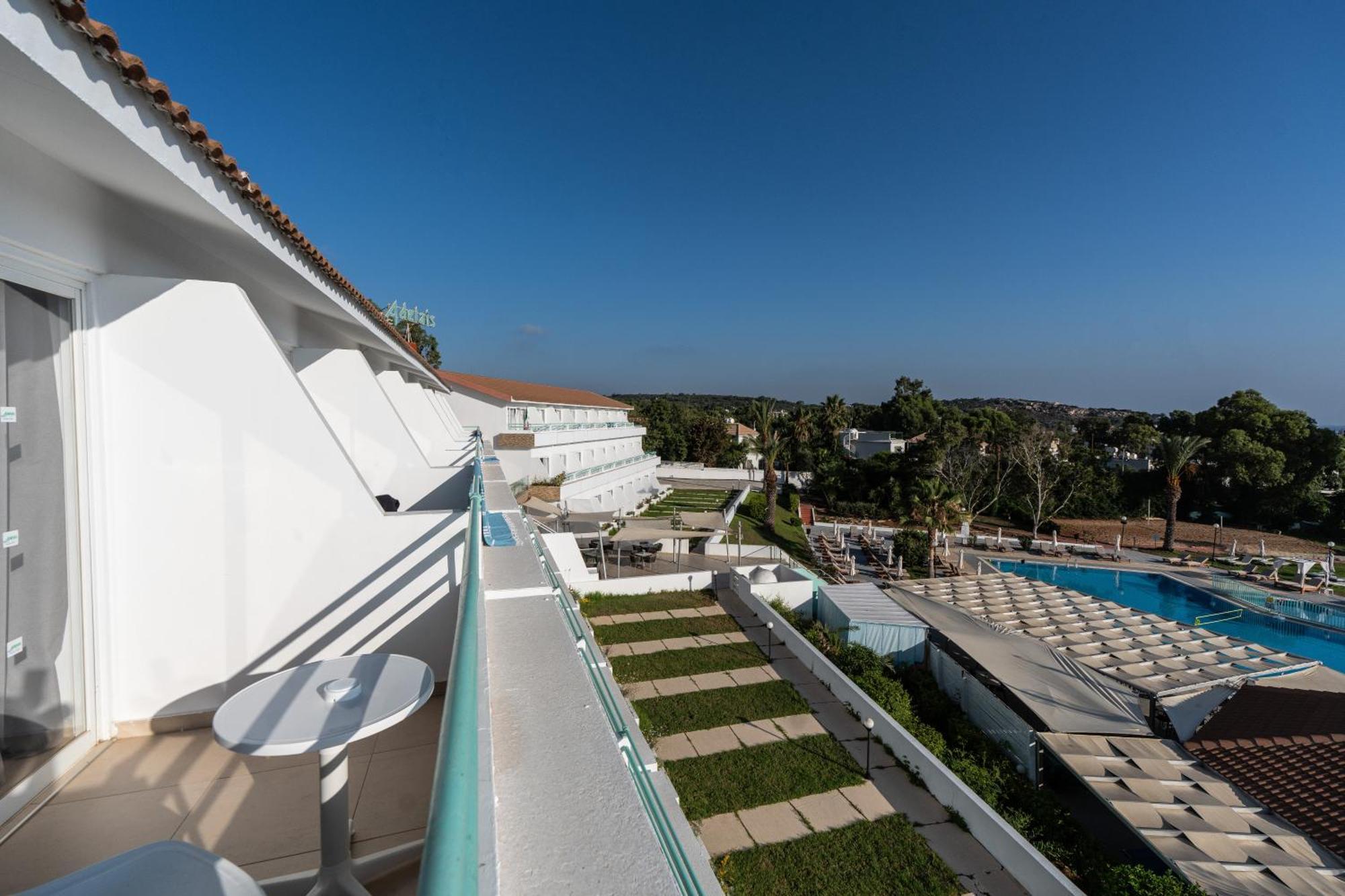 Adelais Bay Hotel Протарас Екстериор снимка