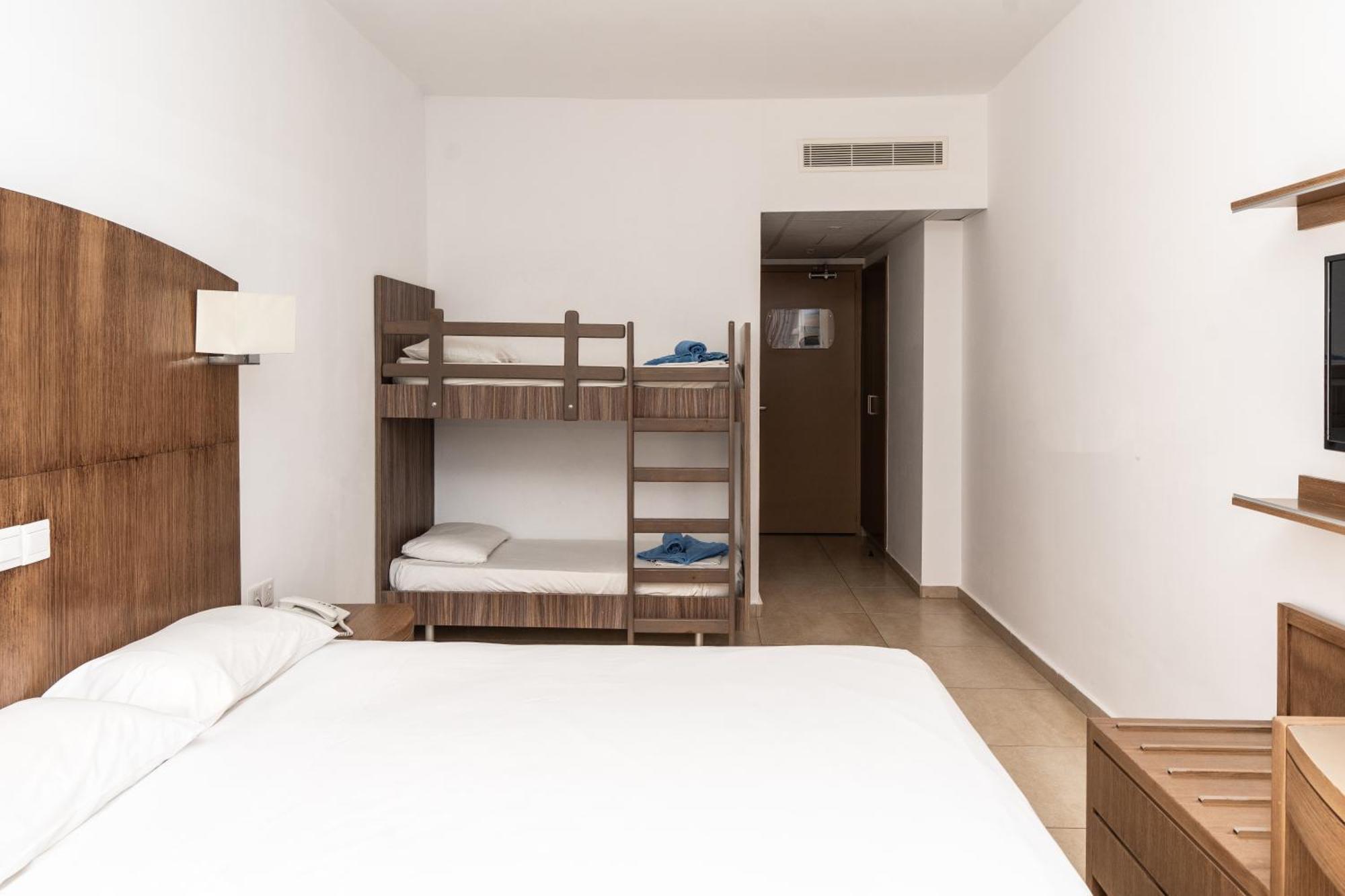 Adelais Bay Hotel Протарас Екстериор снимка