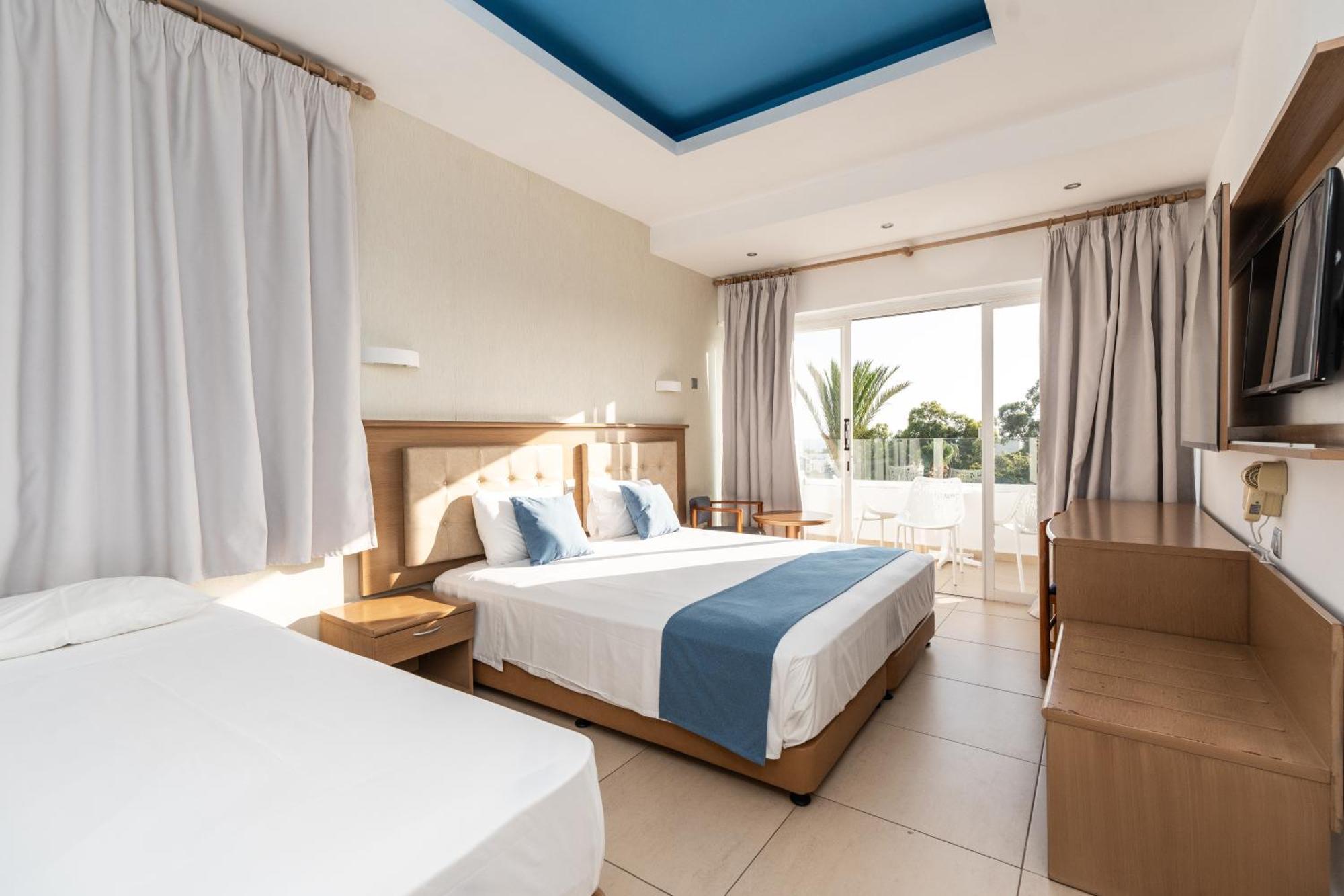 Adelais Bay Hotel Протарас Екстериор снимка