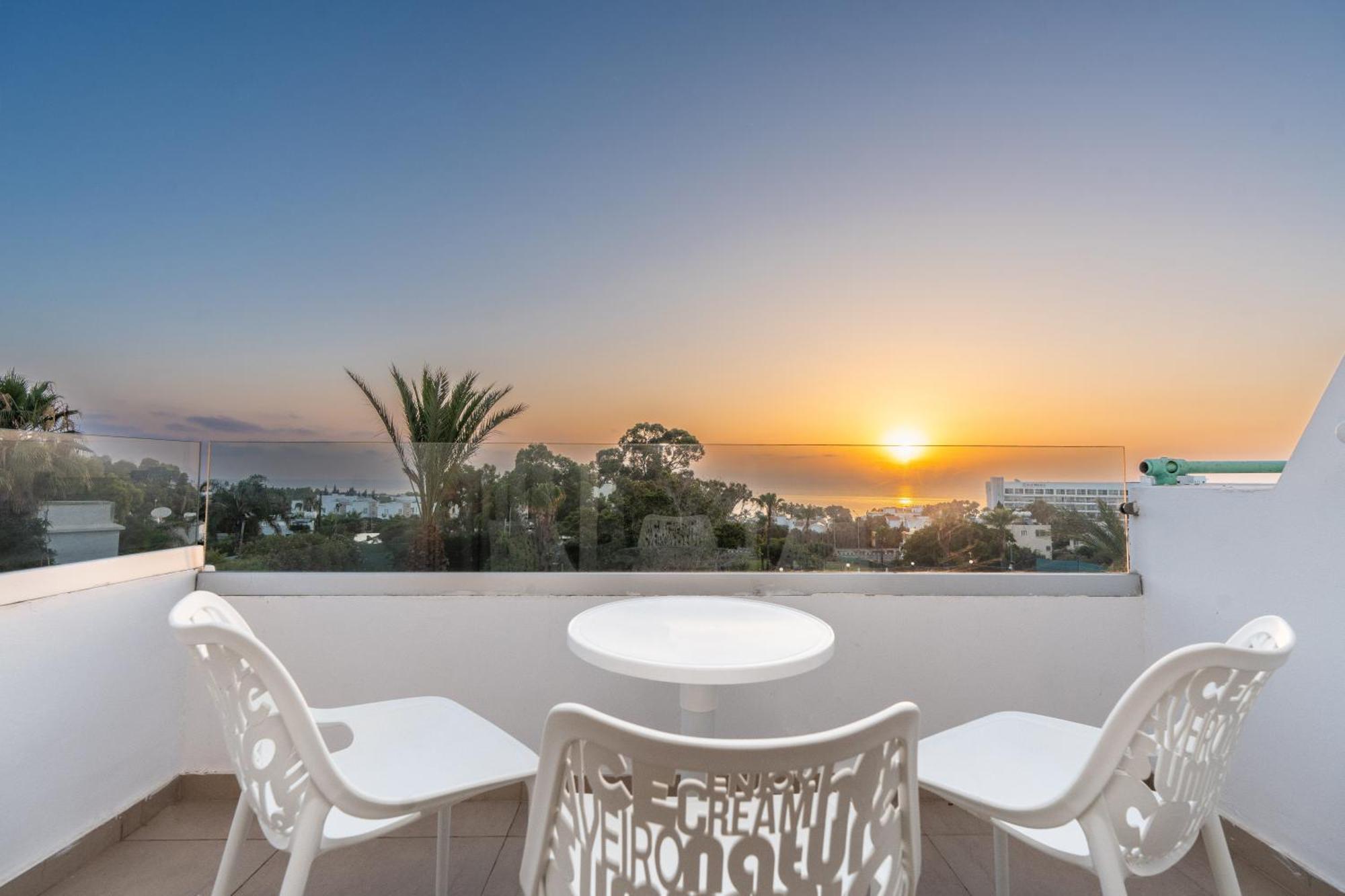 Adelais Bay Hotel Протарас Екстериор снимка
