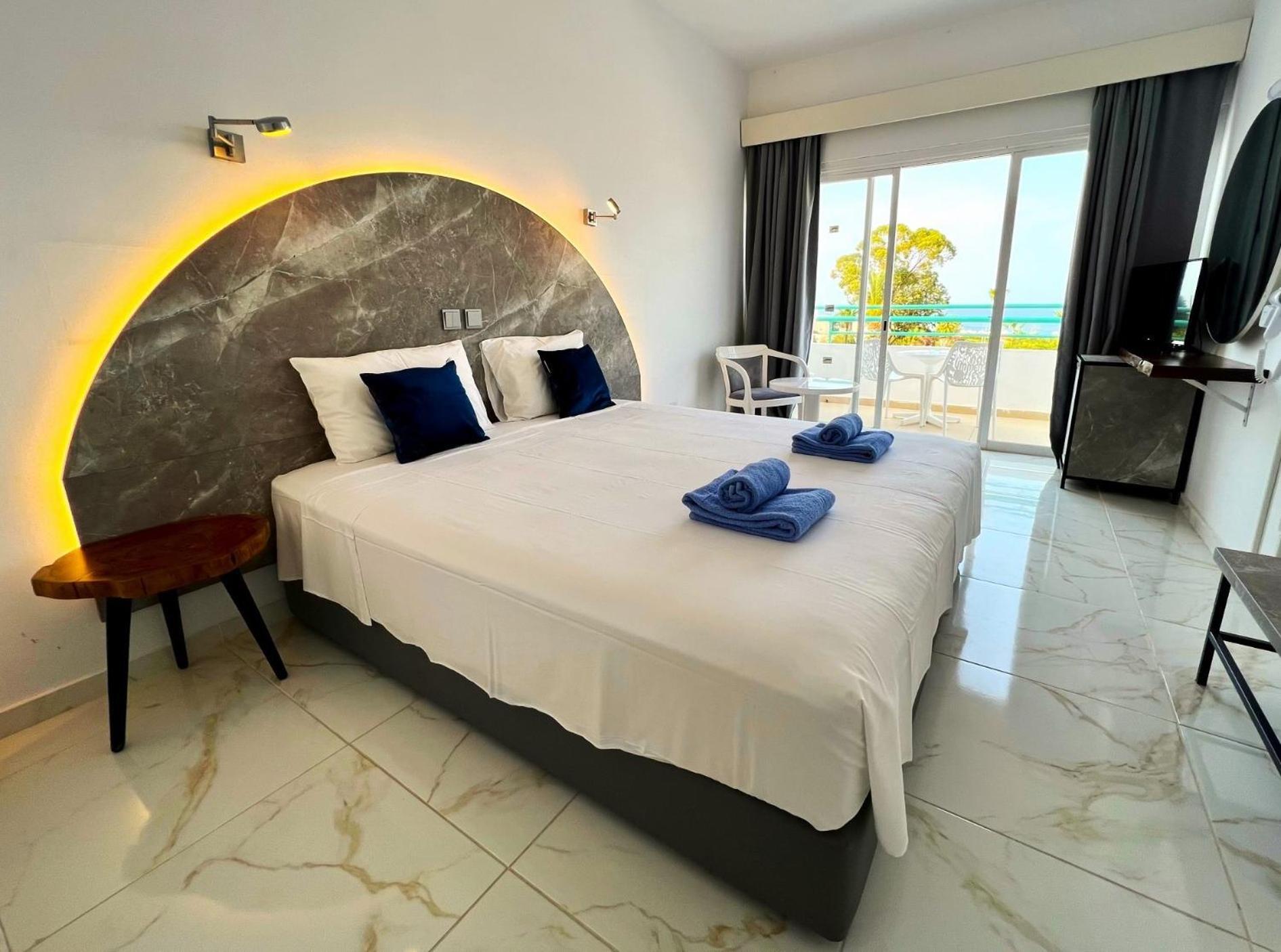 Adelais Bay Hotel Протарас Екстериор снимка