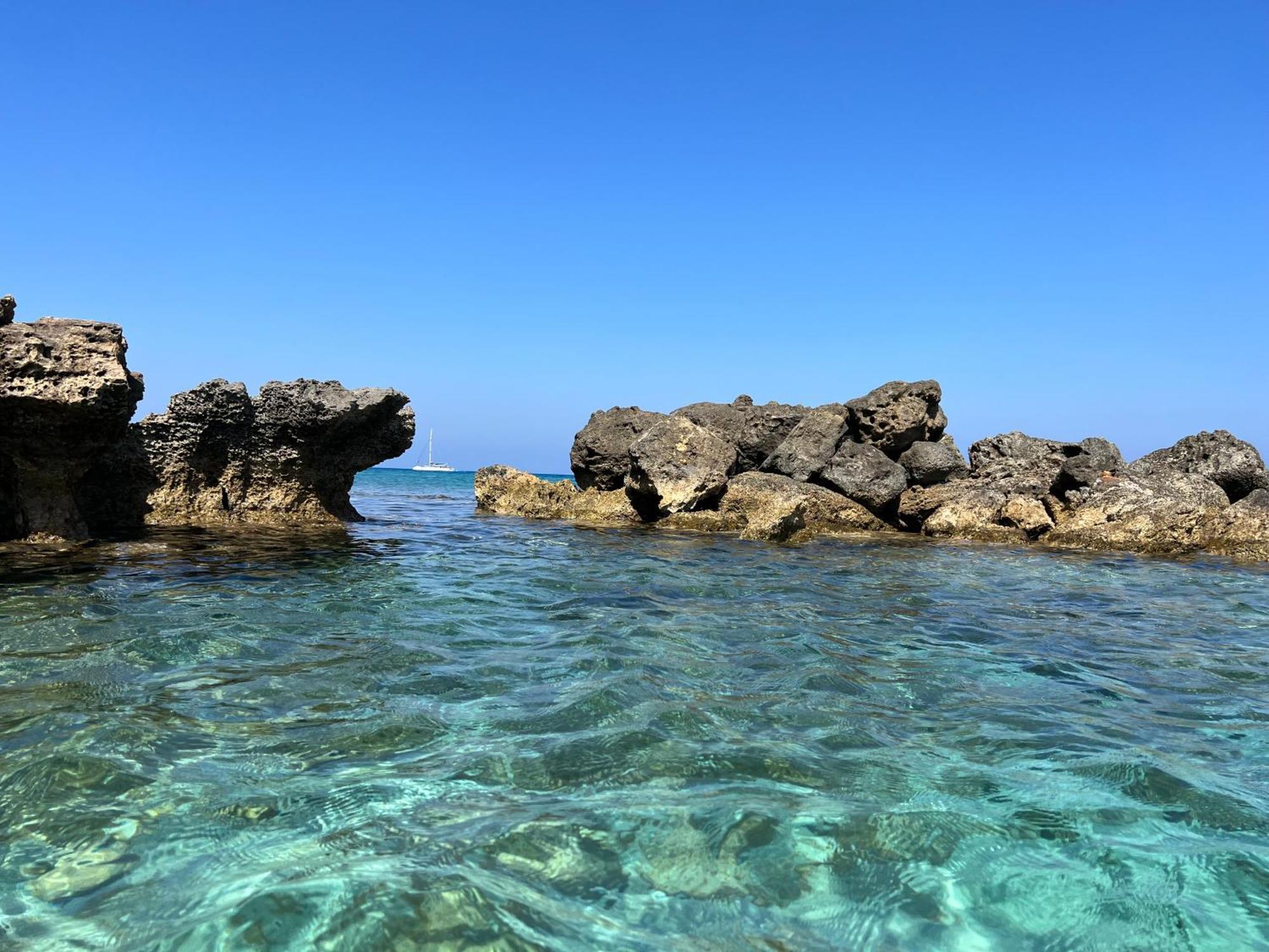 Adelais Bay Hotel Протарас Екстериор снимка