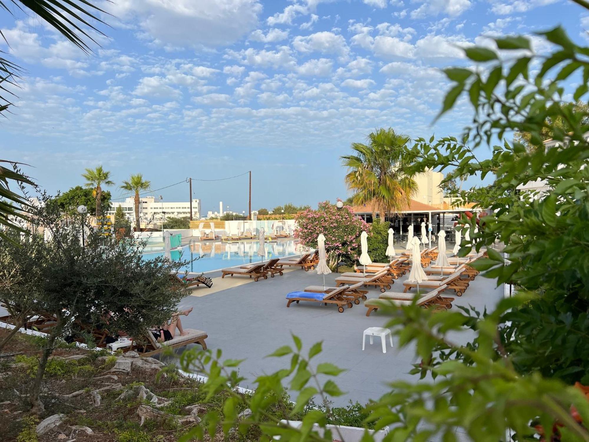 Adelais Bay Hotel Протарас Екстериор снимка