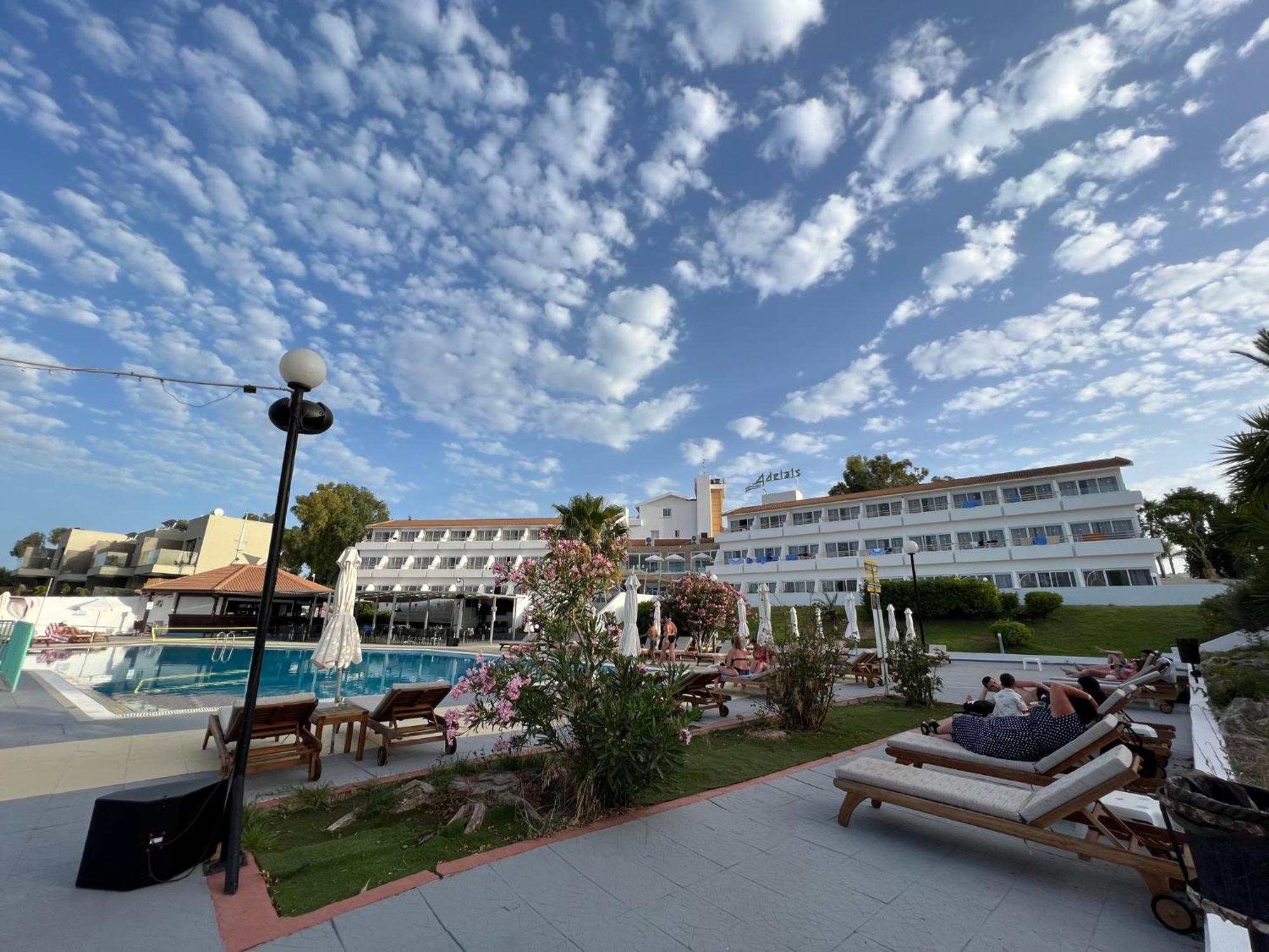 Adelais Bay Hotel Протарас Екстериор снимка